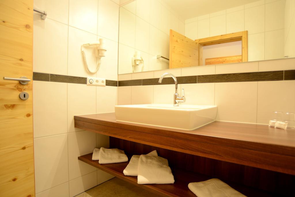 Hotel Brunnwirt Вайсбриах Екстериор снимка