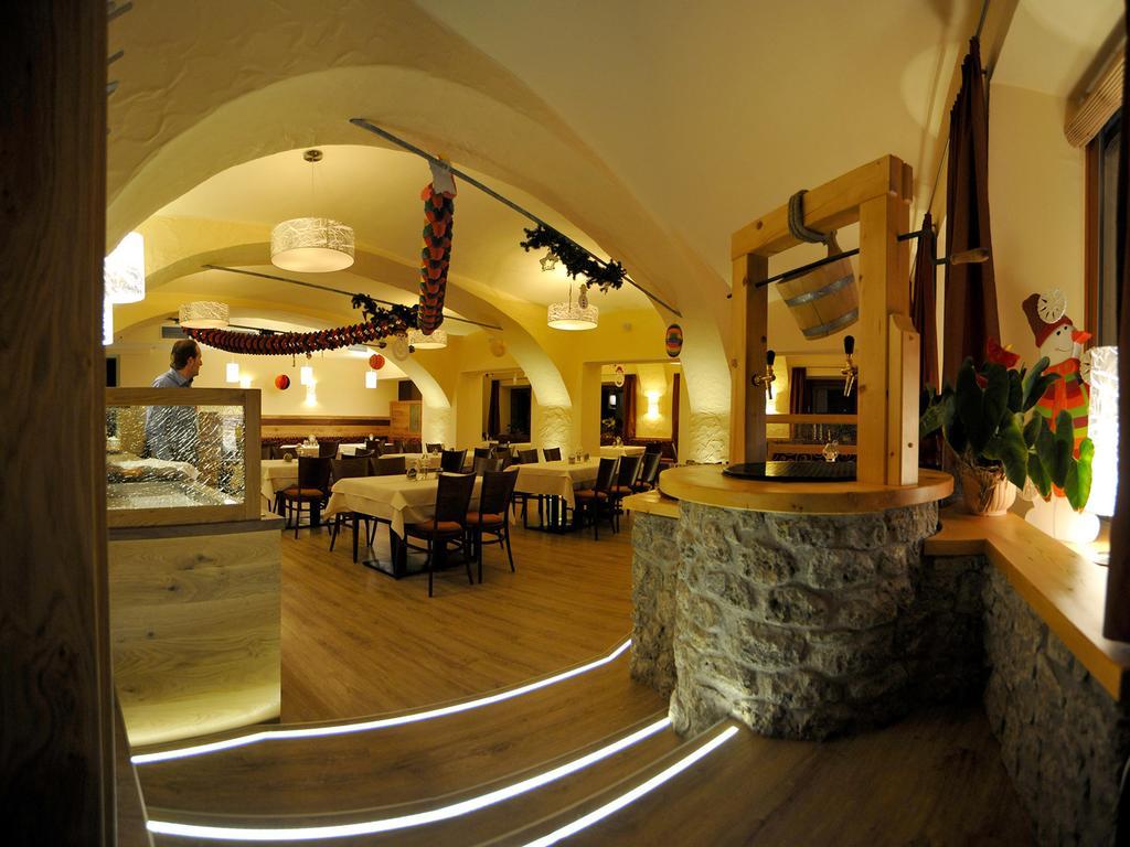 Hotel Brunnwirt Вайсбриах Екстериор снимка