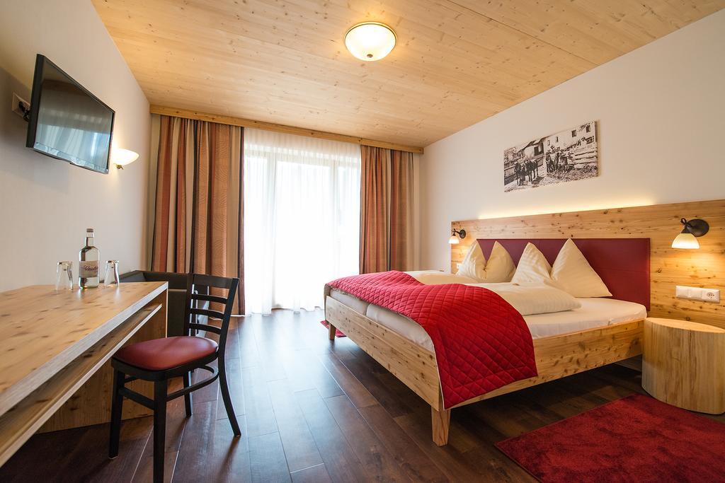 Hotel Brunnwirt Вайсбриах Екстериор снимка