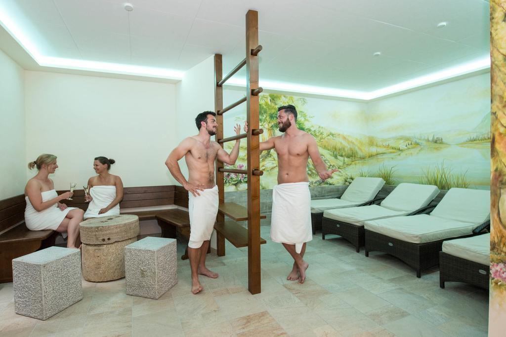 Hotel Brunnwirt Вайсбриах Екстериор снимка
