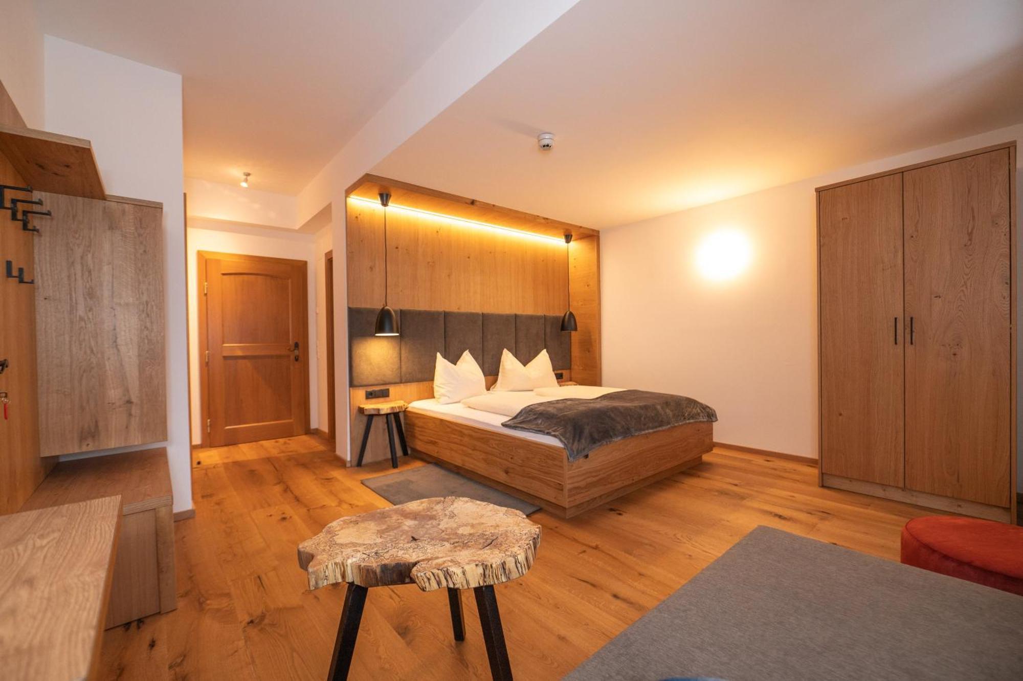 Hotel Brunnwirt Вайсбриах Екстериор снимка