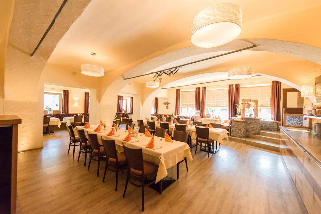 Hotel Brunnwirt Вайсбриах Екстериор снимка