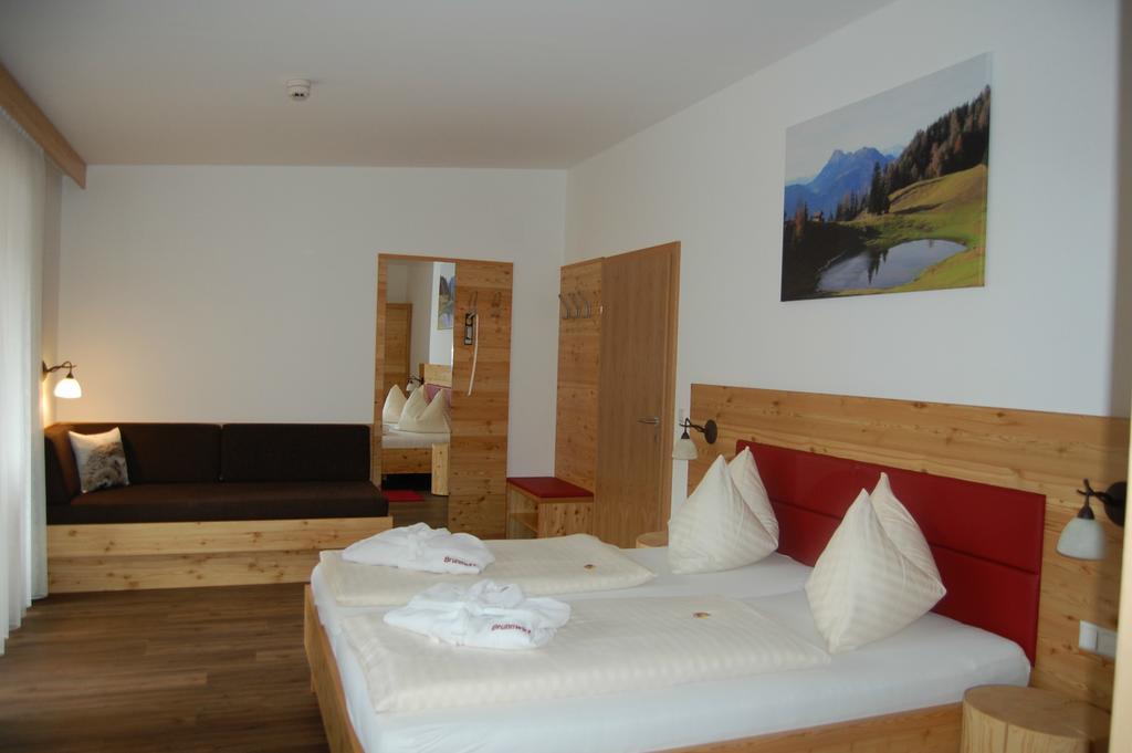 Hotel Brunnwirt Вайсбриах Екстериор снимка